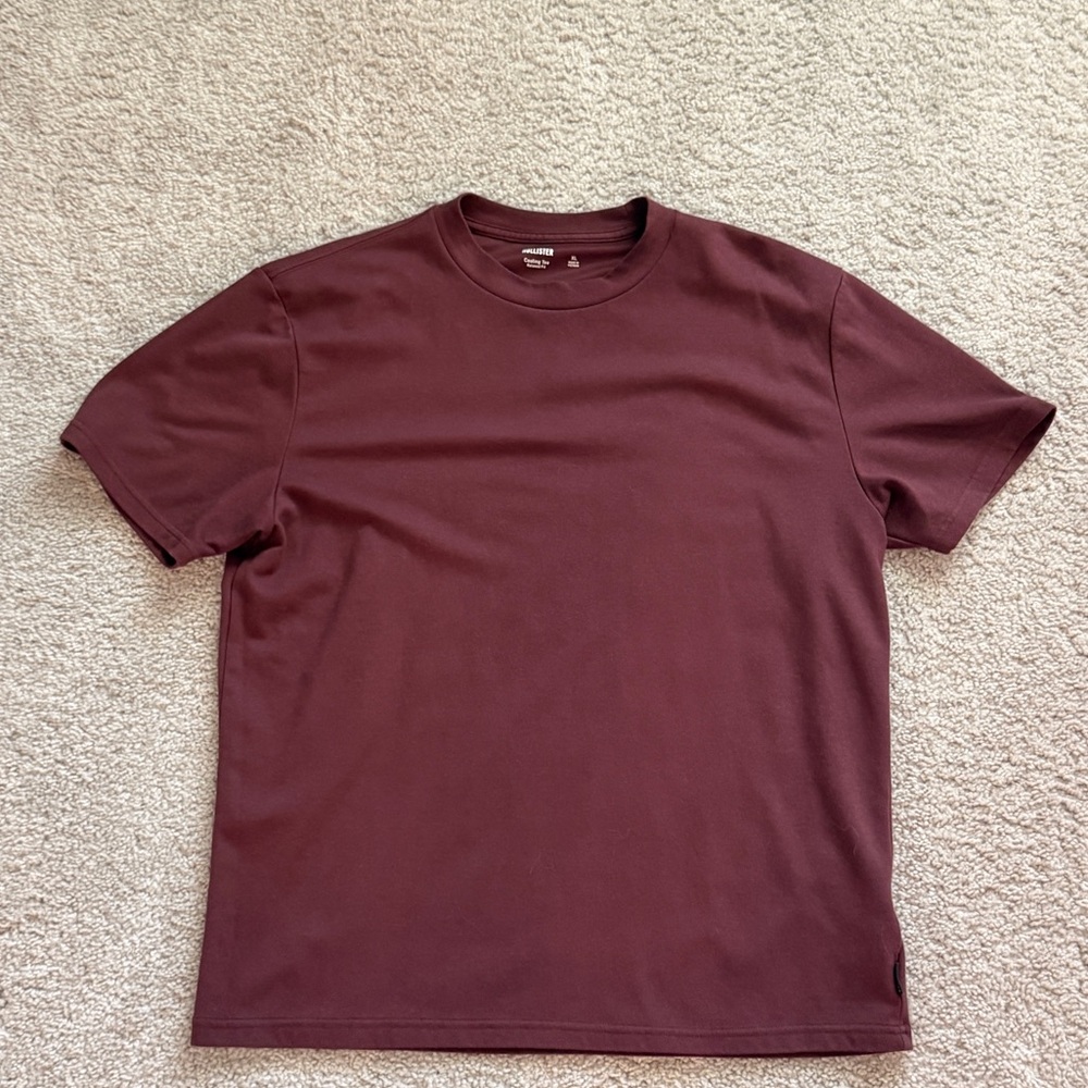 Hollister Men's Burgundy Short Sleeve Tee